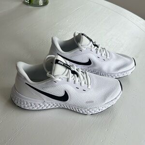 Nike Revolution Sneakers✨
